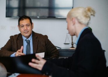 Herencias con deudas: qué hacer antes de aceptar